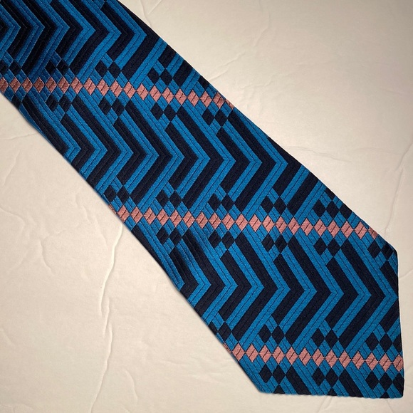 Like New Vintage 60s Textured Acetate Imported Necktie - Picture 3 of 12